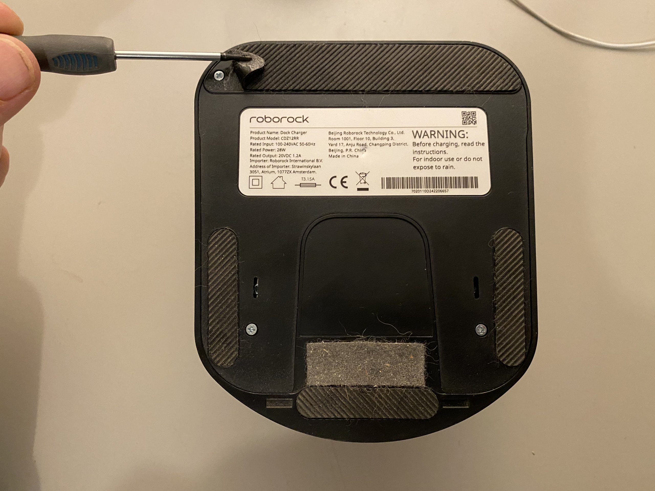 Roborock CDZ12RR – bottom cover and hidden screws